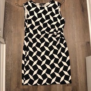 Black/White Sleeveless Summer Dress